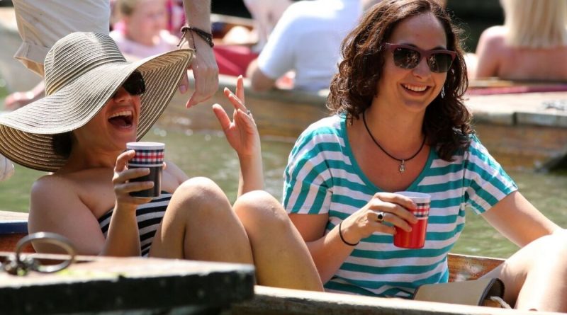 Brits bake as Indian summer will see peak of 26C with ‘lovely EU import’